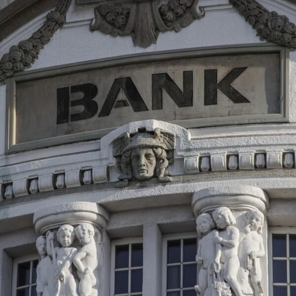 Decoding Market Sentiment: AIs New Financial Frontier